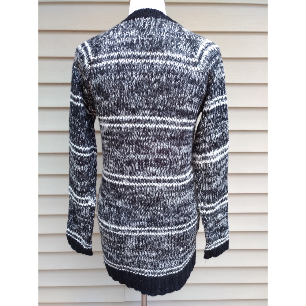 RESERVED.  Black Plaid Sweater White - Picture 6 of 7